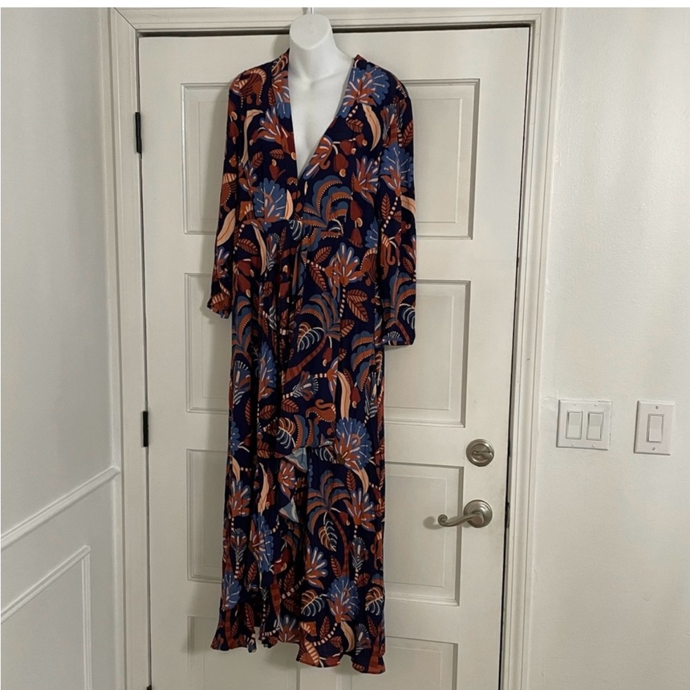 Farm Rio Blue Nature Beauty Long Sleeve Maxi Dress
TAGS ON NEVER WORN
L